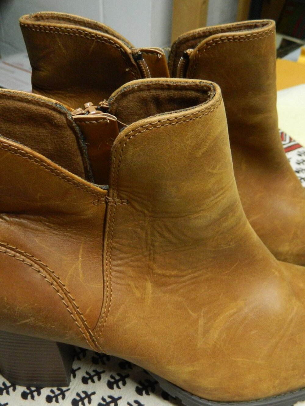 Clarks Collection Tan Leather Side Zipper Heeled Boots, Size 9M